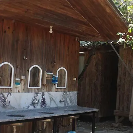 柏拉姆斯树之家酒店 2*